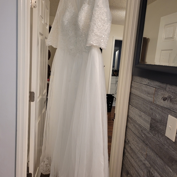 Wedding dress - Picture 8 of 9